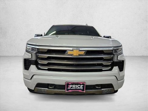 Used 2023 Chevrolet Silverado 1500 High Country w/ Z71 Off-Road Package AWD/4WD image 2