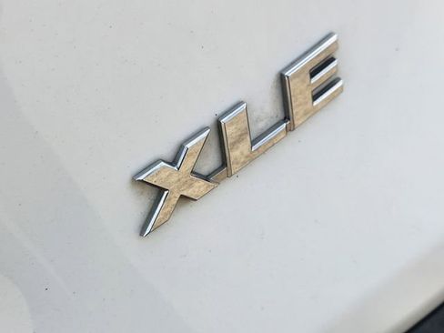 Used 2021 Toyota RAV4 XLE w/ Convenience Package FWD image 11