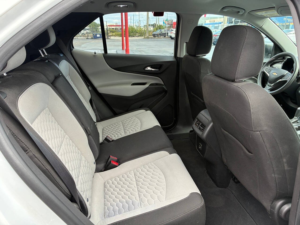 Used 2021 Chevrolet Equinox LS w/ LS Convenience Package AWD/4WD image 4
