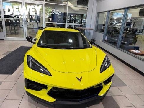 Used 2022 Chevrolet Corvette Stingray Premium Conv w/ Z51 Performance Package RWD image 3