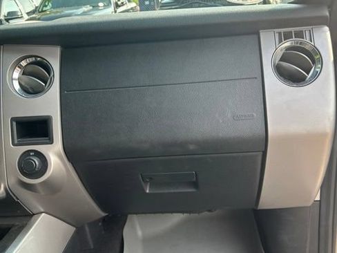 Used 2017 Ford Expedition XLT w/ Equipment Group 201A AWD/4WD image 23