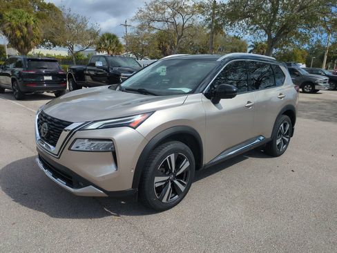 Used 2021 Nissan Rogue Platinum image 10