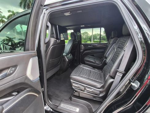 Used 2021 Cadillac Escalade Premium Luxury Platinum AWD/4WD image 11