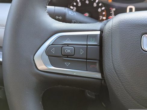 Used 2025 Jeep Compass Limited image 27