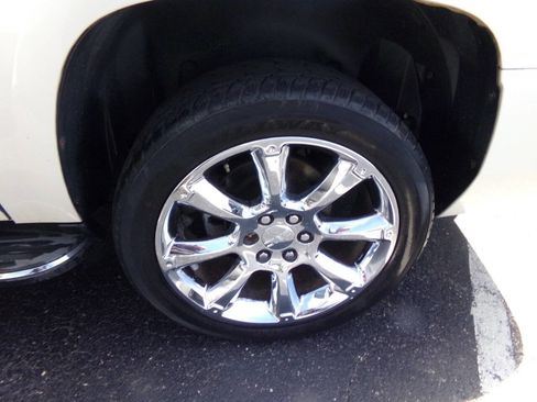 Used 2013 GMC Yukon XL Denali image 9