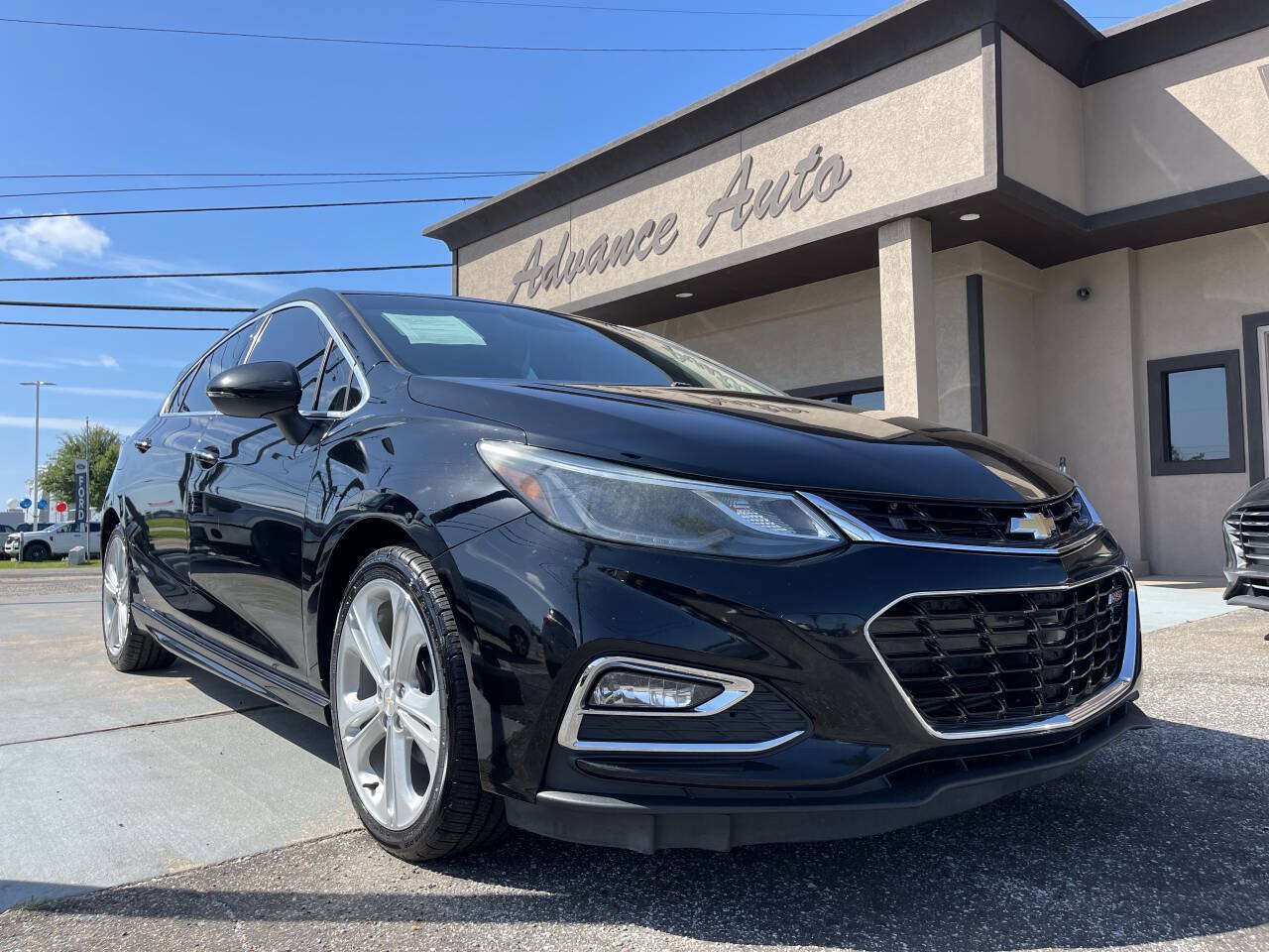 Used 2017 Chevrolet Cruze Premier FWD image 1
