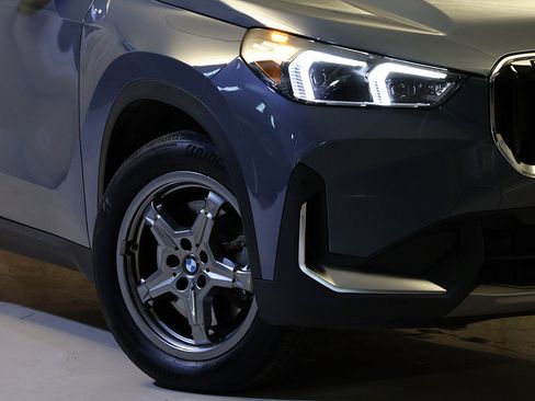 Certified 2023 BMW X1 xDrive28i w/ Convenience Package AWD/4WD image 3