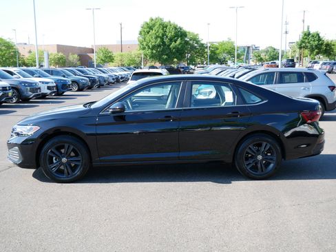 Used 2023 Volkswagen Jetta SE FWD image 4