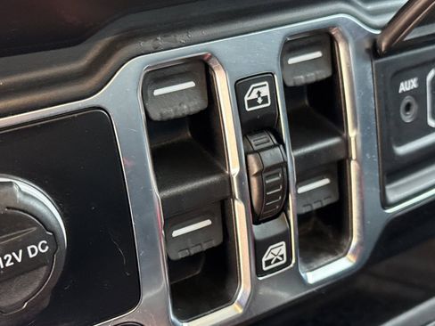 Used 2021 Jeep Wrangler Unlimited Sport image 12