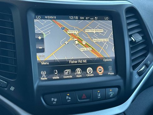 Used 2017 Jeep Cherokee Trailhawk AWD/4WD image 19