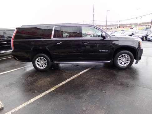 Used 2016 GMC Yukon XL SLE image 12