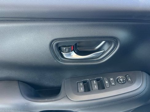 Certified 2025 Honda HR-V LX image 11