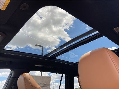 New 2026 Toyota Highlander Platinum image 16