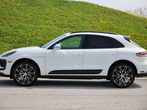 Certified 2026 Porsche Macan AWD/4WD image 2