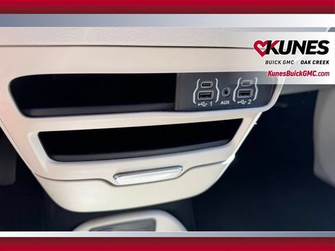 Used 2023 Chrysler Pacifica Touring-L FWD image 27