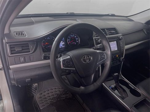 Used 2017 Toyota Camry SE image 10