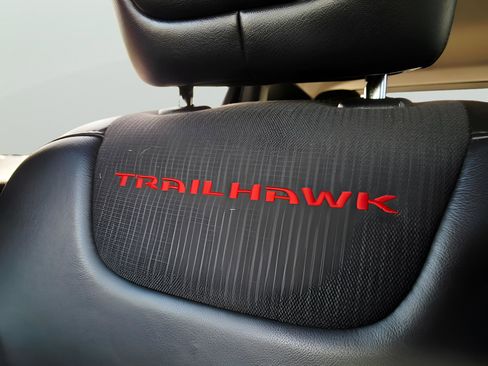 Used 2017 Jeep Cherokee Trailhawk w/ Cold Weather Group AWD/4WD image 39