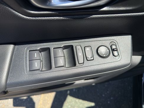 Used 2025 Honda CR-V LX image 10