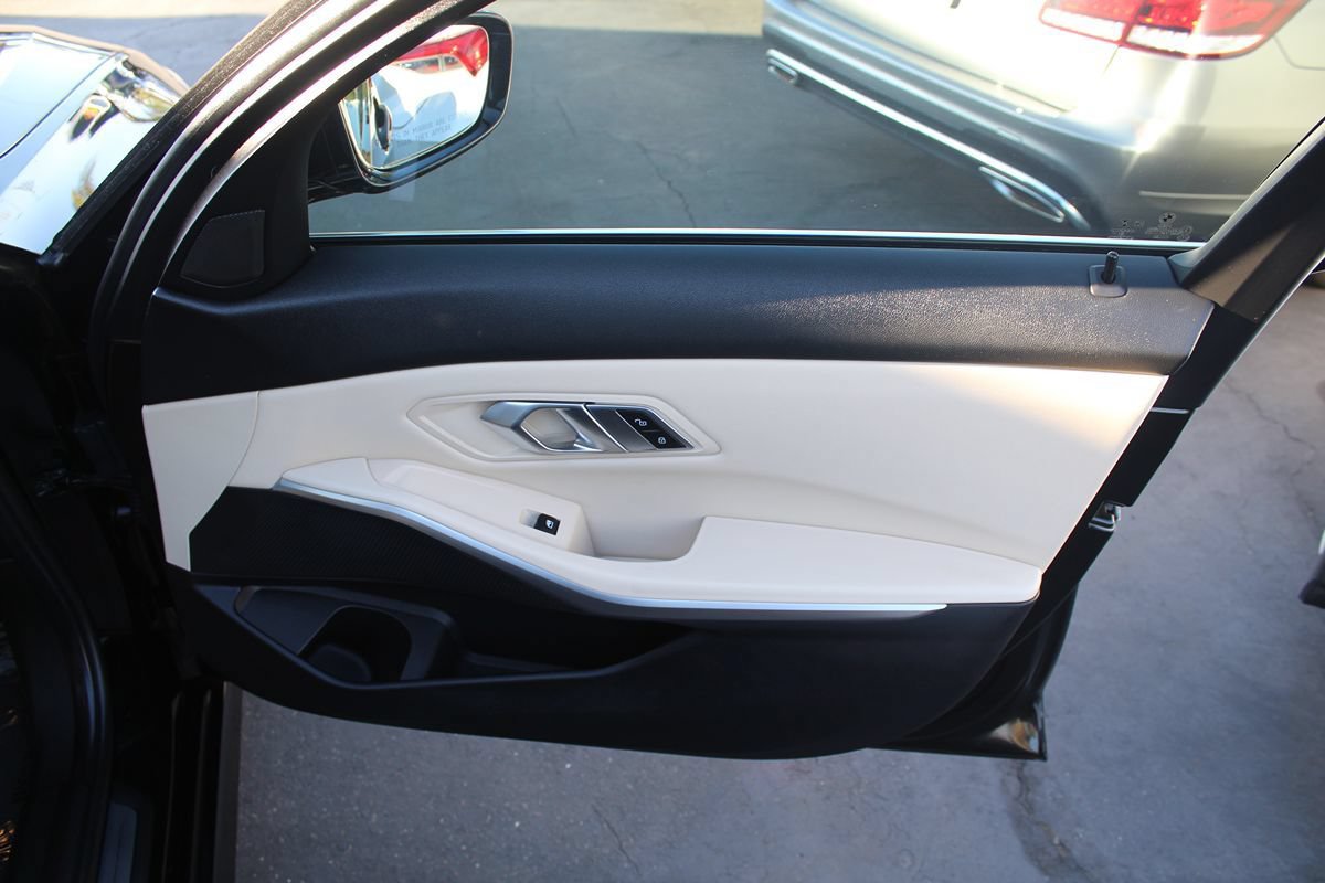 Used 2019 BMW 330i Sedan w/ Driving Assistance Package RWD image 12