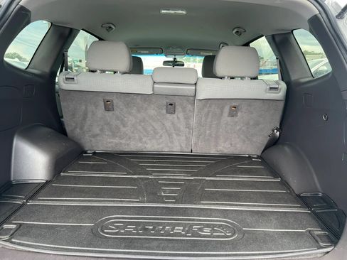 Used 2012 Hyundai Santa Fe GLS FWD image 18