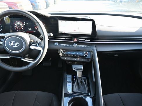 Used 2024 Hyundai Elantra SEL w/ Convenience Package image 13