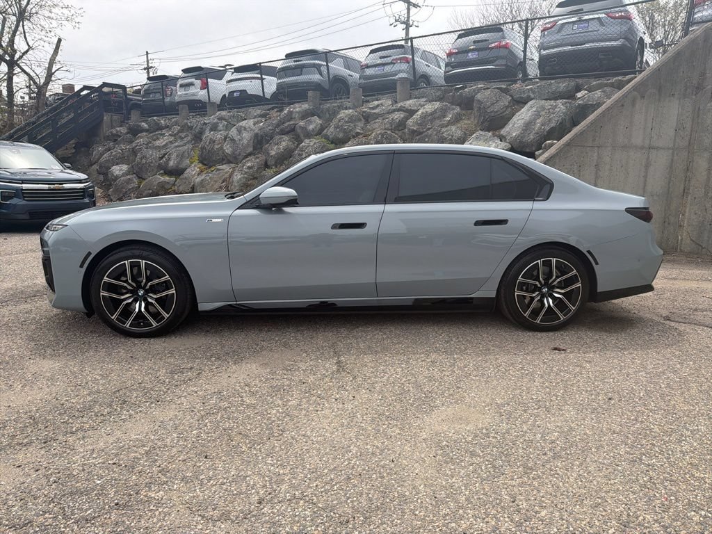 Used 2025 BMW i7 eDrive50 w/ M Sport Package RWD image 37