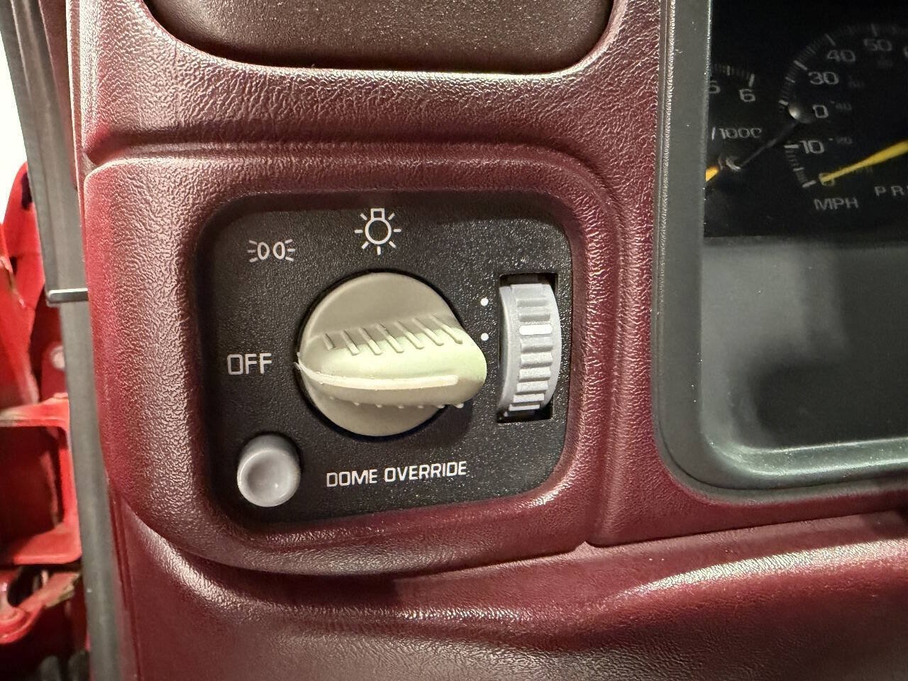 Used 1998 Chevrolet Tahoe 2WD image 29
