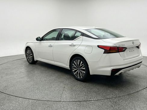Used 2025 Nissan Altima 2.5 SV FWD image 6