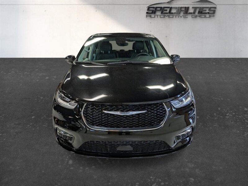 Used 2024 Chrysler Pacifica Limited FWD image 6