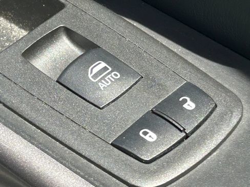 Used 2019 Jeep Cherokee Latitude Plus w/ Comfort/Convenience Group AWD/4WD image 37