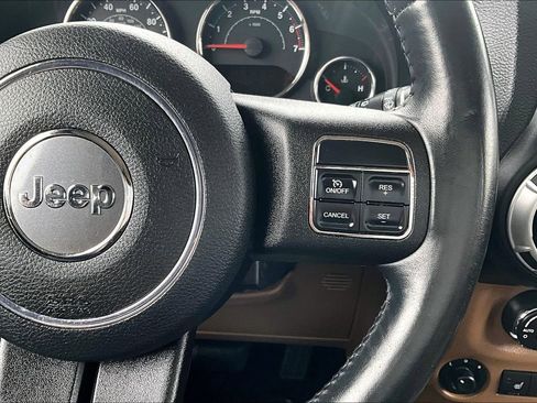 Used 2011 Jeep Wrangler Unlimited Sahara w/ Connectivity Group image 18