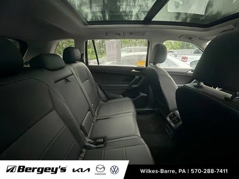 Used 2019 Volkswagen Tiguan SE w/ Panoramic Sunroof Package AWD/4WD image 9