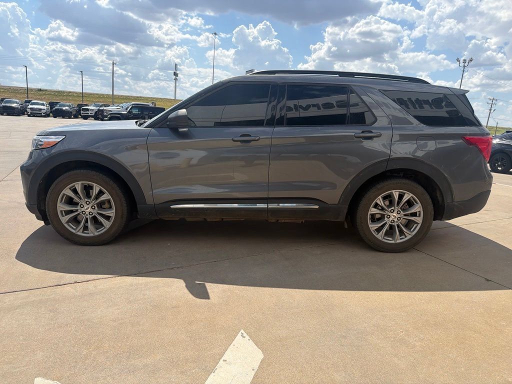 Used 2022 Ford Explorer XLT w/ Equipment Group 202A AWD/4WD image 6