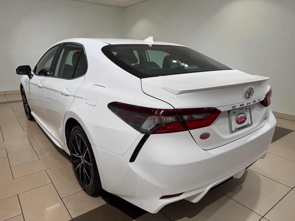 Certified 2024 Toyota Camry SE FWD image 3
