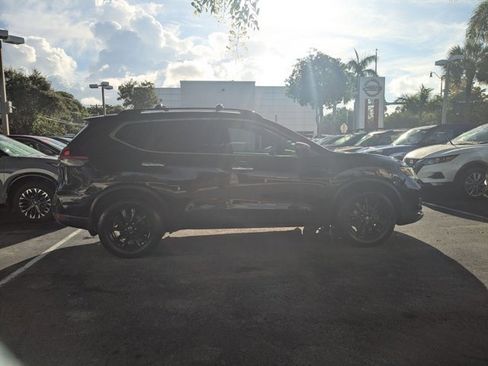 Used 2018 Nissan Rogue SV w/ Premium Package image 4