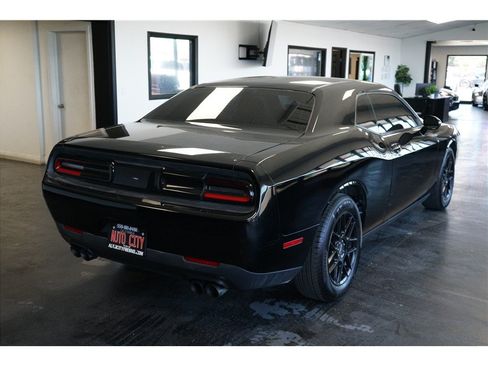 Used 2016 Dodge Challenger SXT RWD image 7