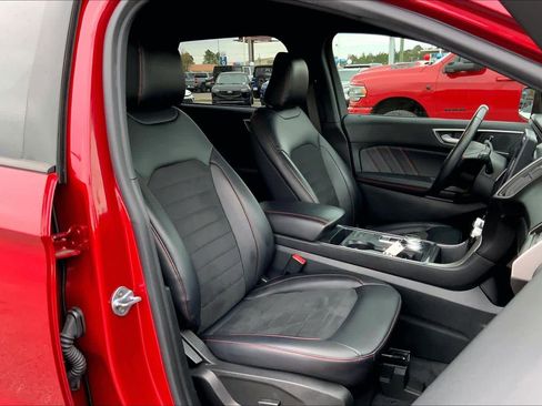 Certified 2024 Ford Edge ST-Line image 8