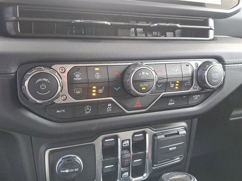 New 2025 Jeep Gladiator Sport image 12