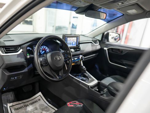 Used 2020 Toyota RAV4 LE image 13