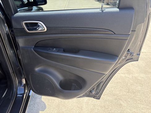 Used 2015 Jeep Grand Cherokee Altitude image 12