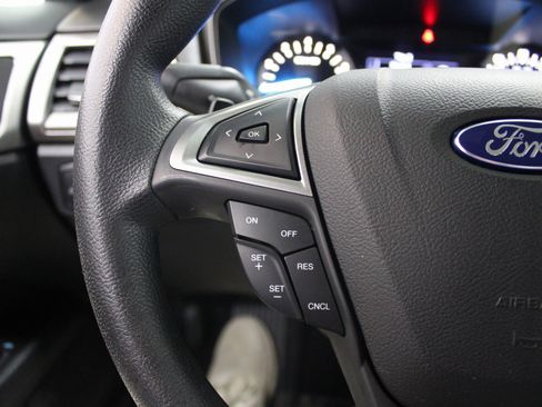 Used 2017 Ford Fusion SE image 32