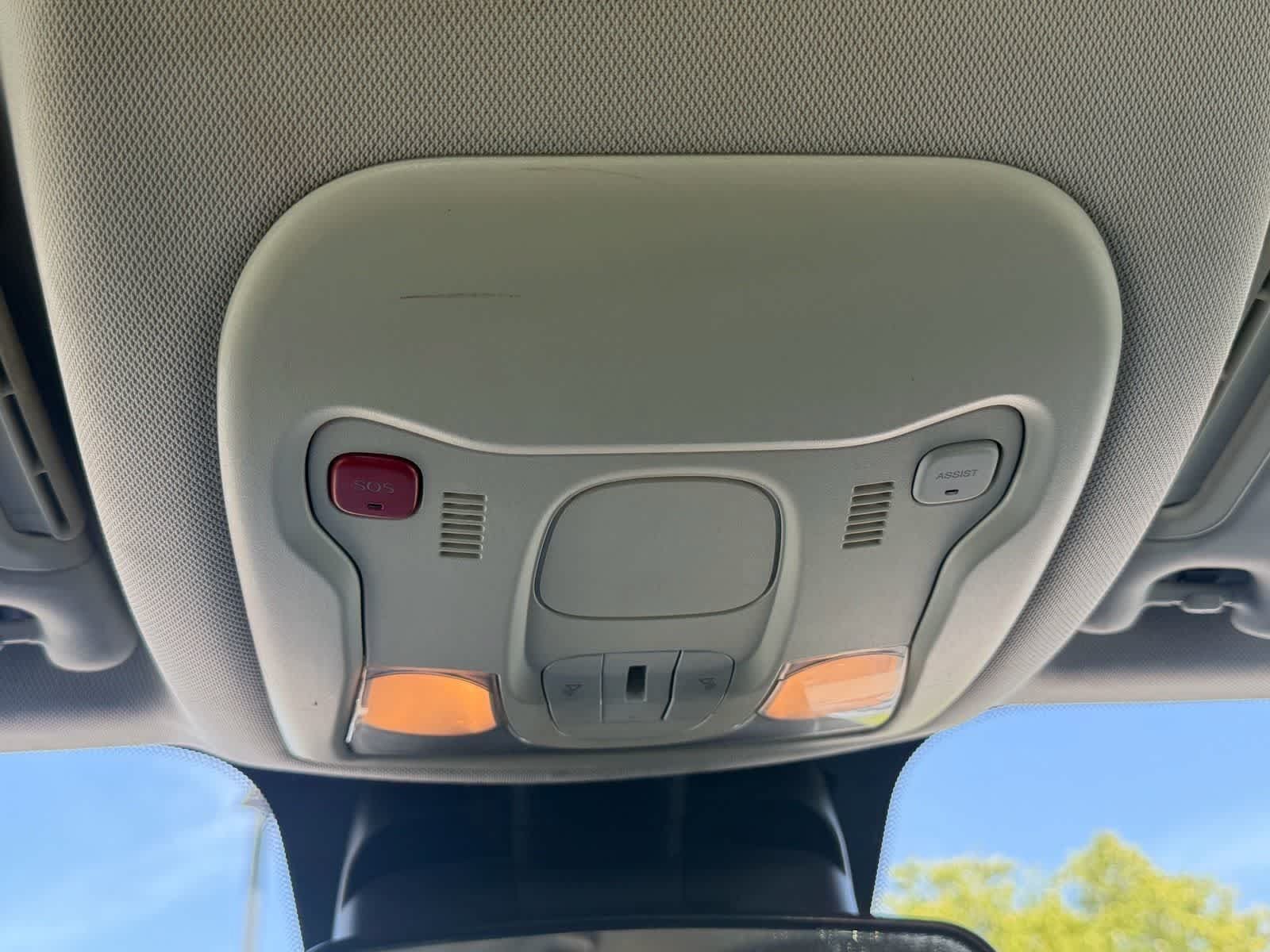 Used 2020 Jeep Renegade Latitude FWD image 28