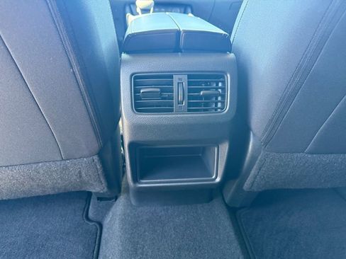 Used 2024 Nissan Rogue S FWD image 17