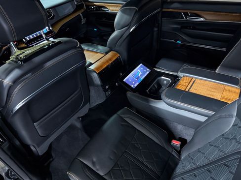 Used 2024 Jeep Grand Wagoneer Series III w/ HD Trailer Tow Package image 44