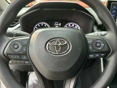 Used 2022 Toyota RAV4 XLE image 29