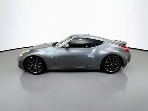Used 2017 Nissan 370Z Touring RWD image 4