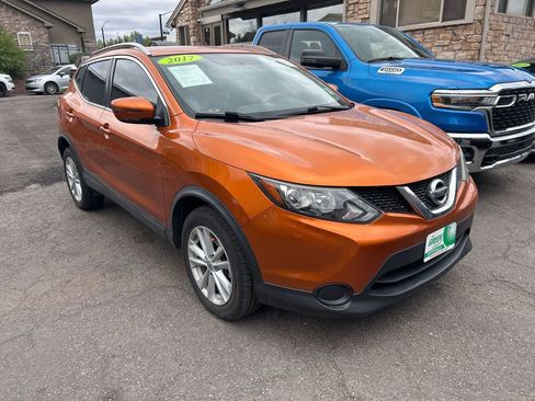 Used 2017 Nissan Rogue Sport SV AWD/4WD image 2