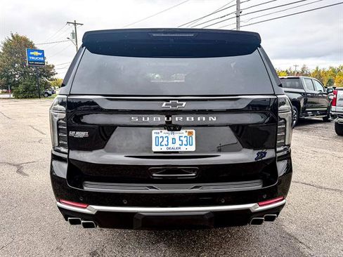 Used 2025 Chevrolet Suburban High Country image 5