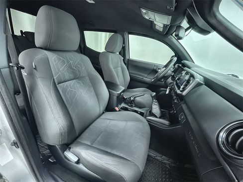 Used 2018 Toyota Tacoma TRD Sport image 24