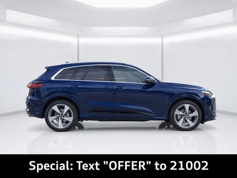 Certified 2025 Audi Q5 Prestige AWD/4WD image 3